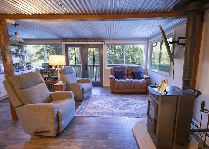 Ravenview Estate Peaceful Getaway